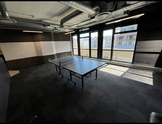 245M² OFFICE TO LET IN GARDENS